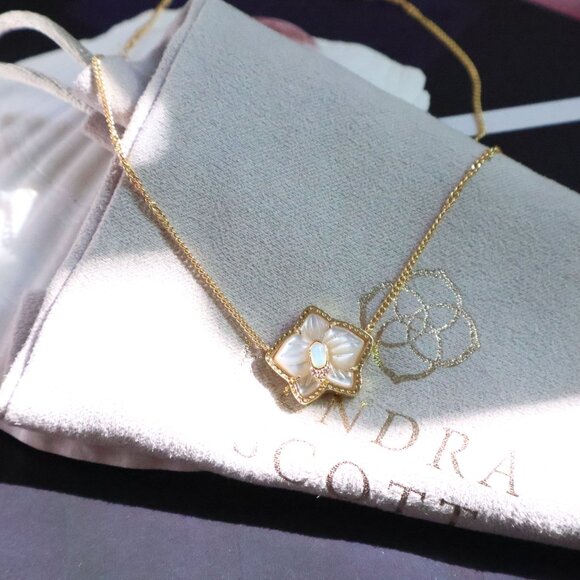 Kendra Scott Joelle Orchid Necklace Ivory Mother-of-Pearl Gold - Picture 2 of 2